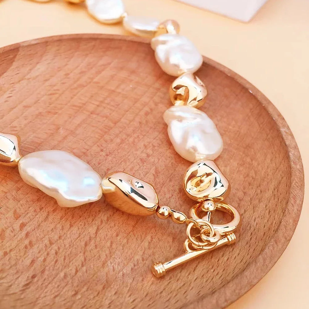 Elegant and Noble Palace Style Women's Pearl Necklace