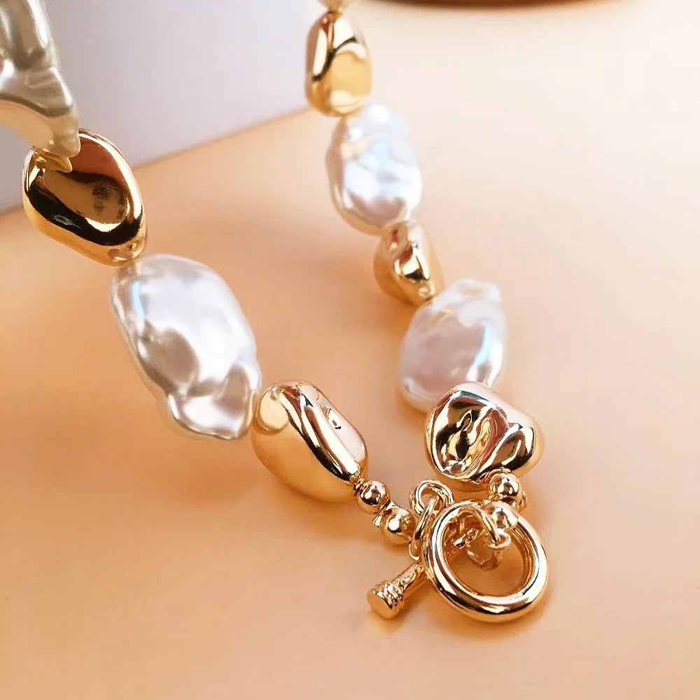 Elegant and Noble Palace Style Women's Pearl Necklace