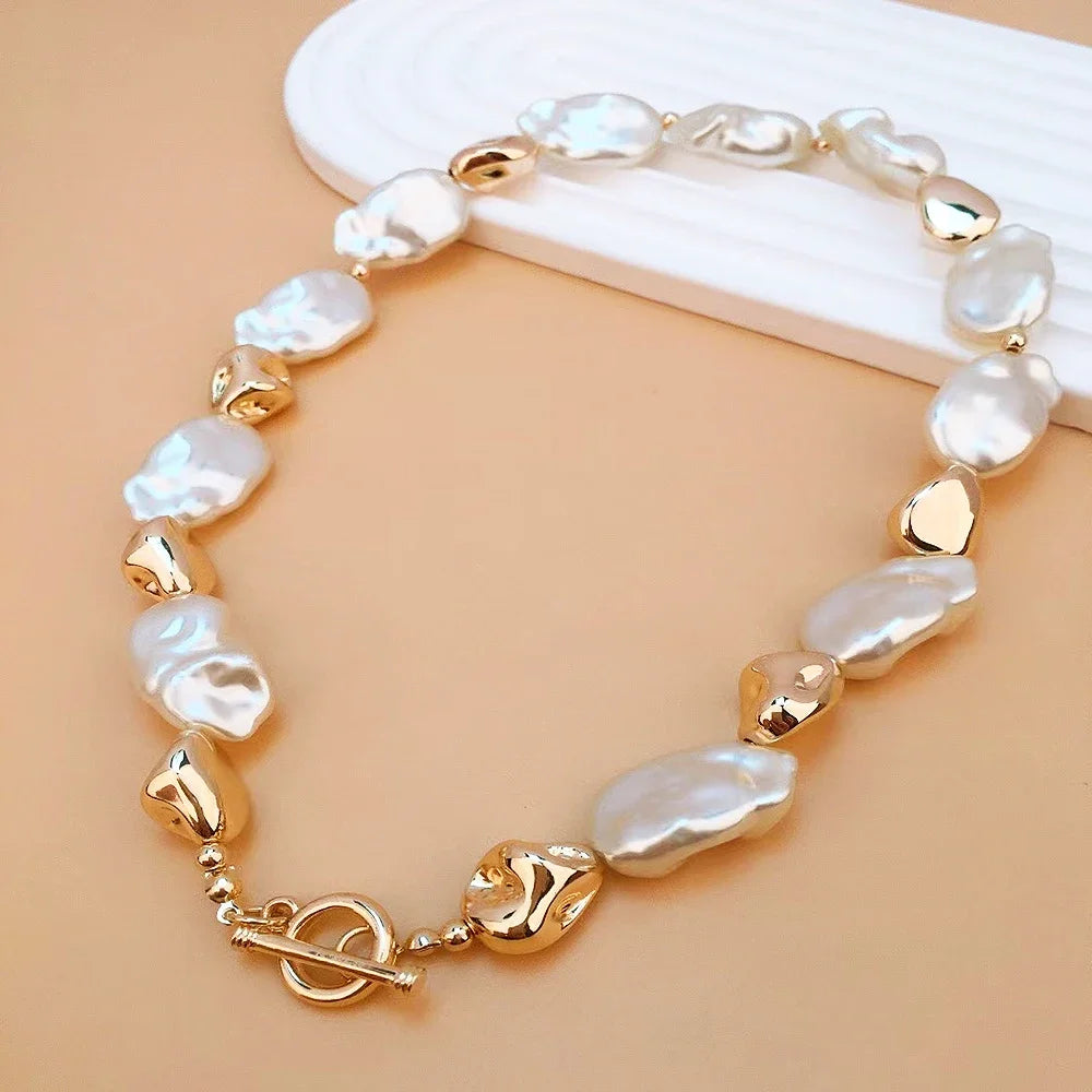 Elegant and Noble Palace Style Women's Pearl Necklace