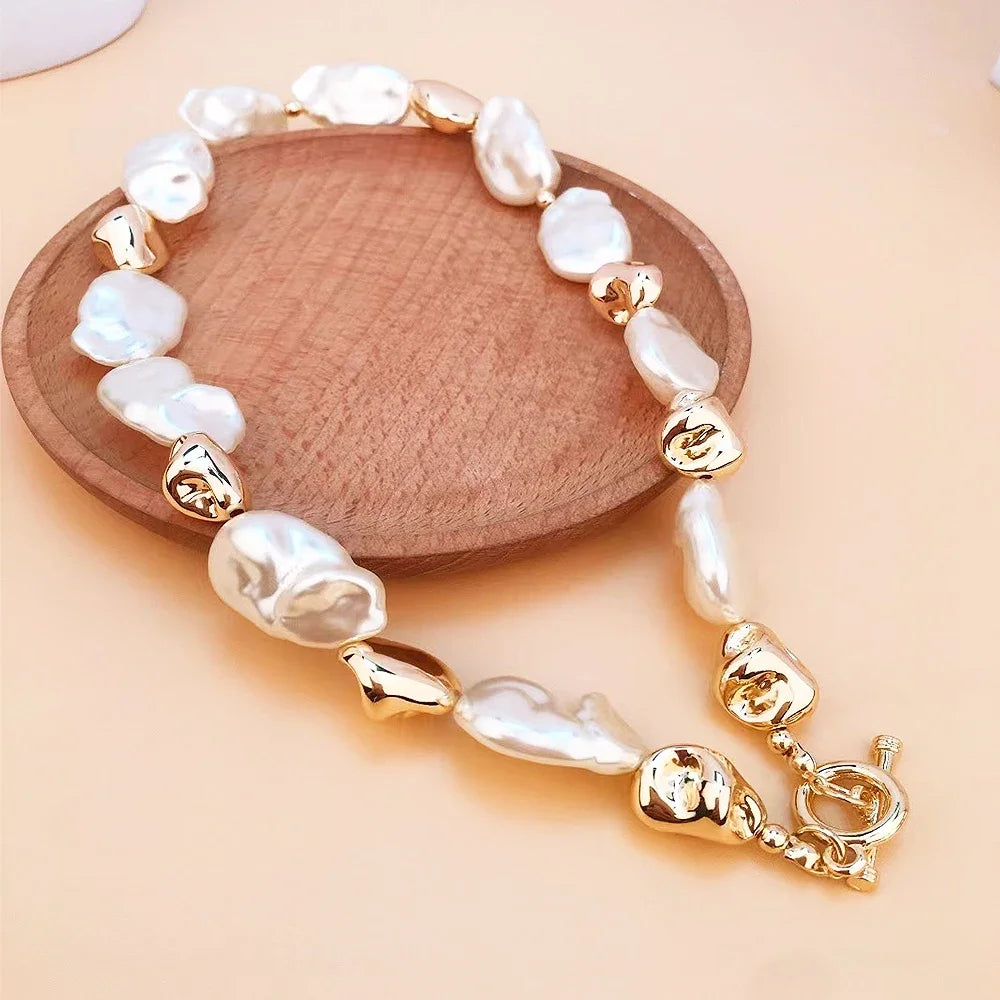 Elegant and Noble Palace Style Women's Pearl Necklace